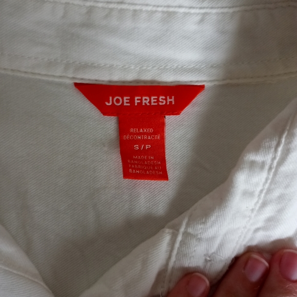 Joe Fresh relaxed white button up top - Picture 5 of 9